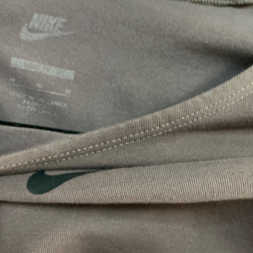 Nike maroon cropped athletic top on the east side size medium - Picture 6 of 7